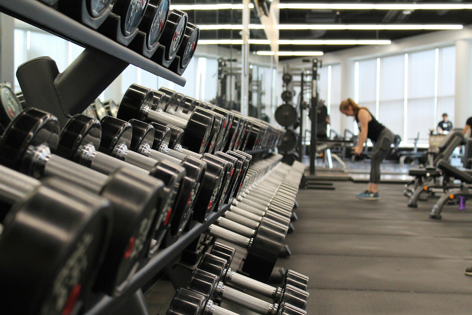 El Nuevo Estándar en Hospitalidad: Por Qué tu Hotel Necesita un Gimnasio de Alta Gama